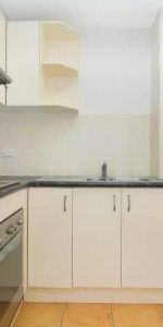 SPACIOUS STUDIO APARTMENT IN ULTRA CONVENIENT LOCATION - Photo 4