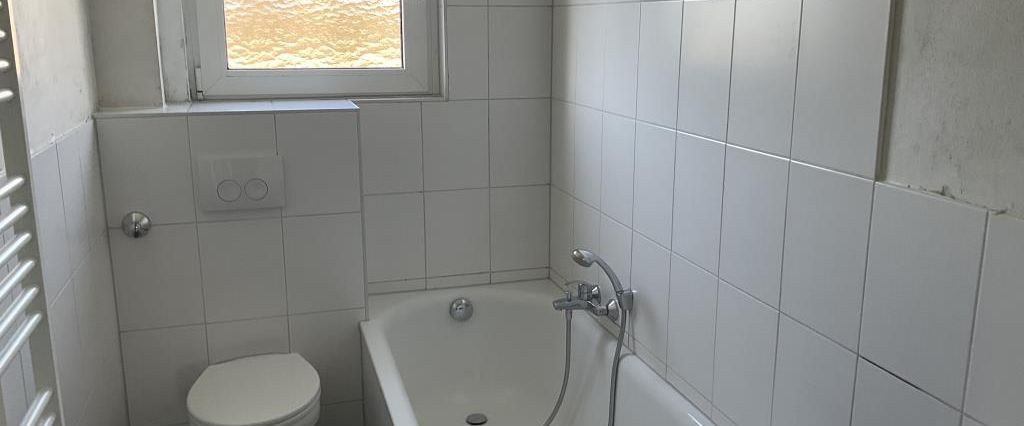 3-Zimmer-Wohnung mit Balkon und tapeziert - Photo 1