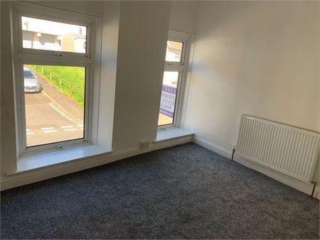 2 bedroom end of terrace house to rent - Photo 3