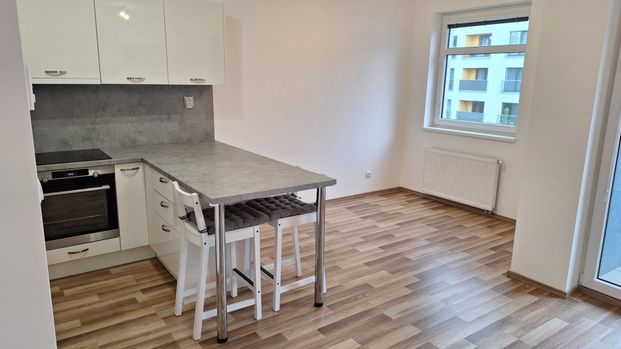 Pronájem bytu 1+kk • 34 m² bez realitkyOty Bubeníčka, Praha - Uhříněves - Fotografie 1