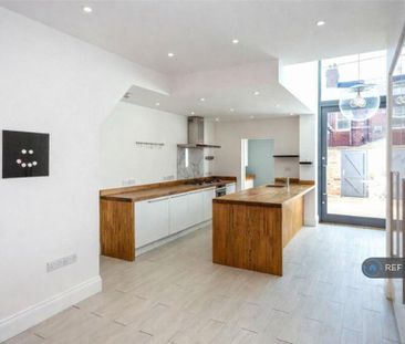 3 bedroom terraced house to rent - Photo 5