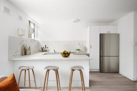 Renovated, Tranquil And Secure In Prestigious Locale - Photo 4