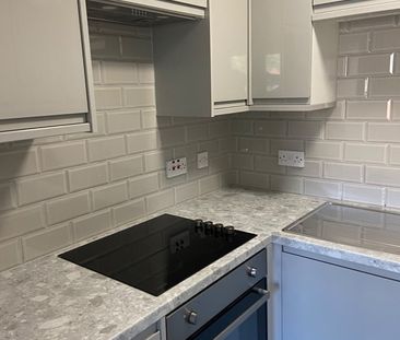 Studio Flat, Millstream Close, N13 - Photo 1