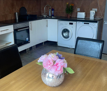 1 bedroom in a house share to rent - Photo 3