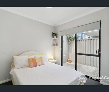 Stylish, Secure Apartment – Perfect for Easy Living or Lock-and-Leave - Photo 2