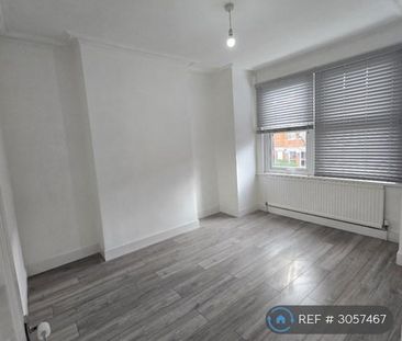3 bedroom maisonette to rent - Photo 2