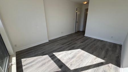 For Lease - 18 Harding Boulevard Unit# 214, Richmond Hill, Ontario - Photo 3