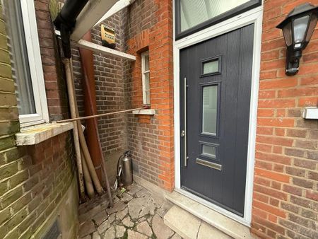 3 bedroom apartment to rent - Photo 4