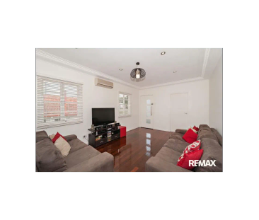 Easy Living in a Beautifully Presented Queenslander - Photo 1