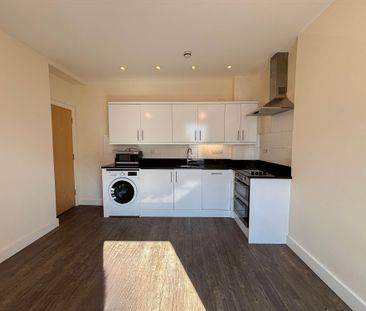 2 bed apartment to rent in Warwick Street, Leamington Spa, CV32 - Photo 3