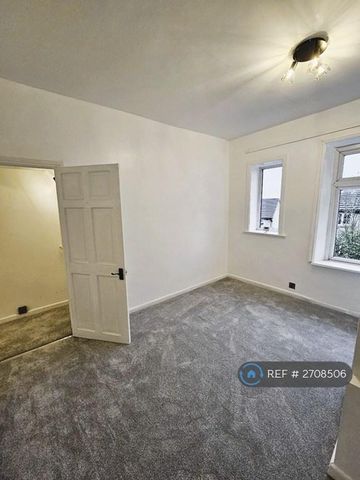 2 bedroom end of terrace house to rent - Photo 4