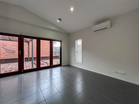 Stylish & Private Living in a Prime Keysborough Pocket - Photo 3