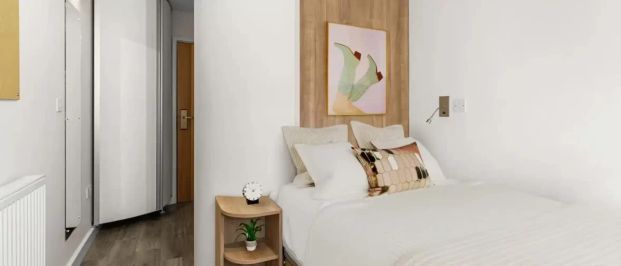 Bronze En-Suite (Large) - Standard View | Mid Level - Photo 1