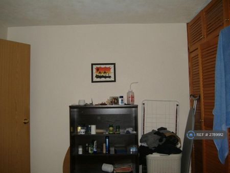 1 bedroom in a house share to rent - Photo 3