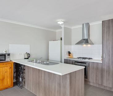 Spacious and Bright 3-Bedroom Home in Epping - Photo 5