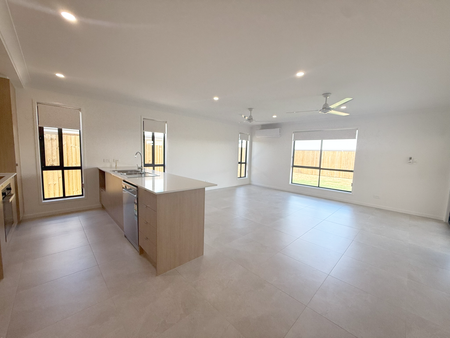 1 Kashmir Cct, Greenbank QLD 4124 - House For Rent | Domain - Photo 4