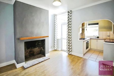 2 bedroom end of terrace house to rent - Photo 2