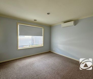 FRESHLY PAINTED THROUGHOUT UNIT IN GREAT LOCATION! - Photo 5