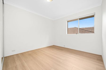 Renovated 2 BEDROOM UNIT IN HEART OF HOMEBUSH WEST - Photo 2