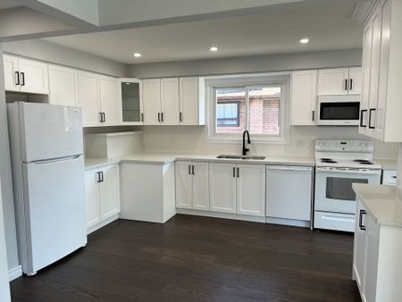 For Lease - 125 Cabot Street Unit# Main, Oshawa, Ontario - Photo 4