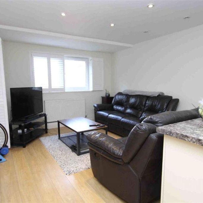 3 bedroom property to rent - Photo 1