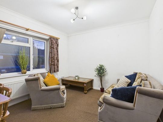 4 bedroom flat to rent - Photo 1