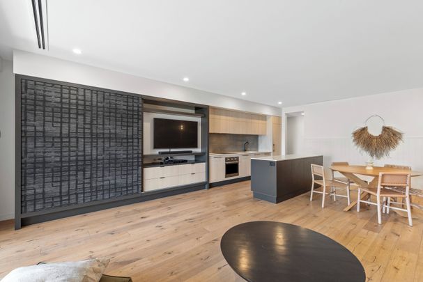 Elegant Coastal Living in the Heart of Sorrento! - Photo 1