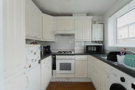 1 bedroom in a house share to rent - Photo 4