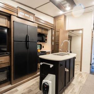 High end RV for rent - Photo 2