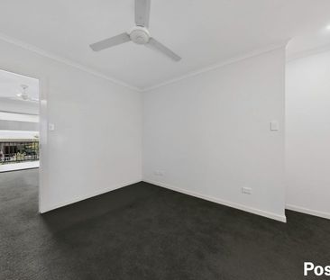 Spacious Top-Floor 1-Bedroom Apartment in Leafy Greenslopes - Photo 5