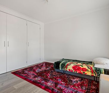 Modern Comfort Meets Stylish Living: Residence with Balcony Skyline... - Photo 5