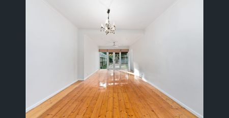 Charming Single Fronted Delight - Photo 3