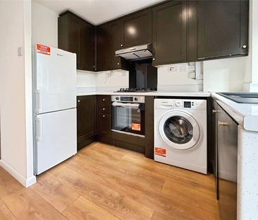 Pinewood Close, Borehamwood, Hertfordshire, WD6 5NU - Photo 5