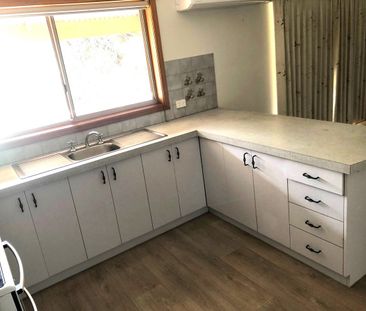 Attractive stand alone light filled unit in central Buninyong - Photo 4