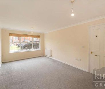Cobham Close, Enfield, EN1 - Photo 2
