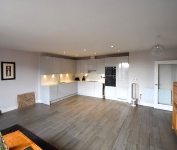 2 bedroom penthouse to rent - Photo 5