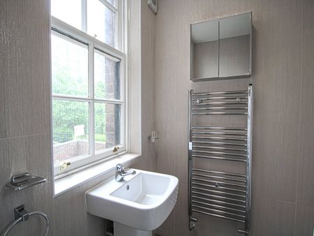 Apt 4, Fairbairn Residence - Photo 5