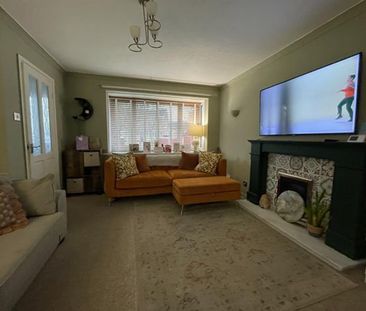 East Avenue - Photo 2