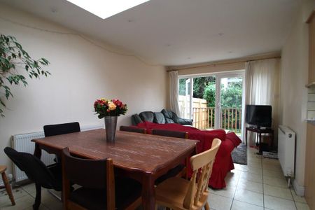 5 bedroom end of terrace house to rent - Photo 3