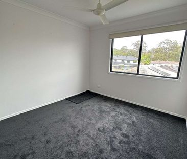 Central Location - 4 bedroom 2.5 bathroom townhouse - Photo 6