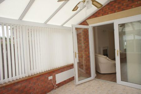 3 bedroom detached house to rent - Photo 4