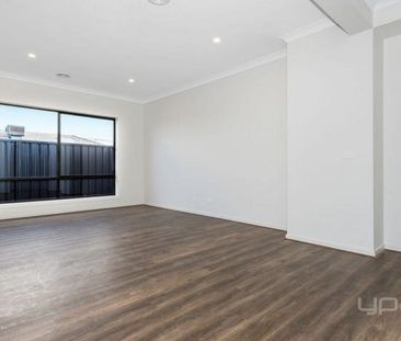 4 BEDROOM HOME - Photo 5