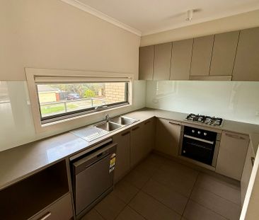 9 Hinterland Close, Lynbrook VIC - Photo 5