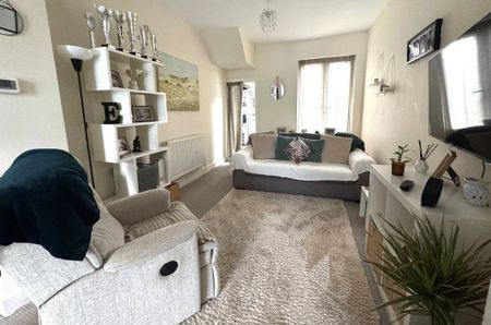 Elm Grove Road, Farnborough, GU14 - Photo 2