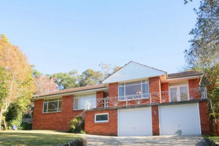 Bright and Spacious Family Home with Pool in Prime Pymble Cul-de-Sac - Photo 3