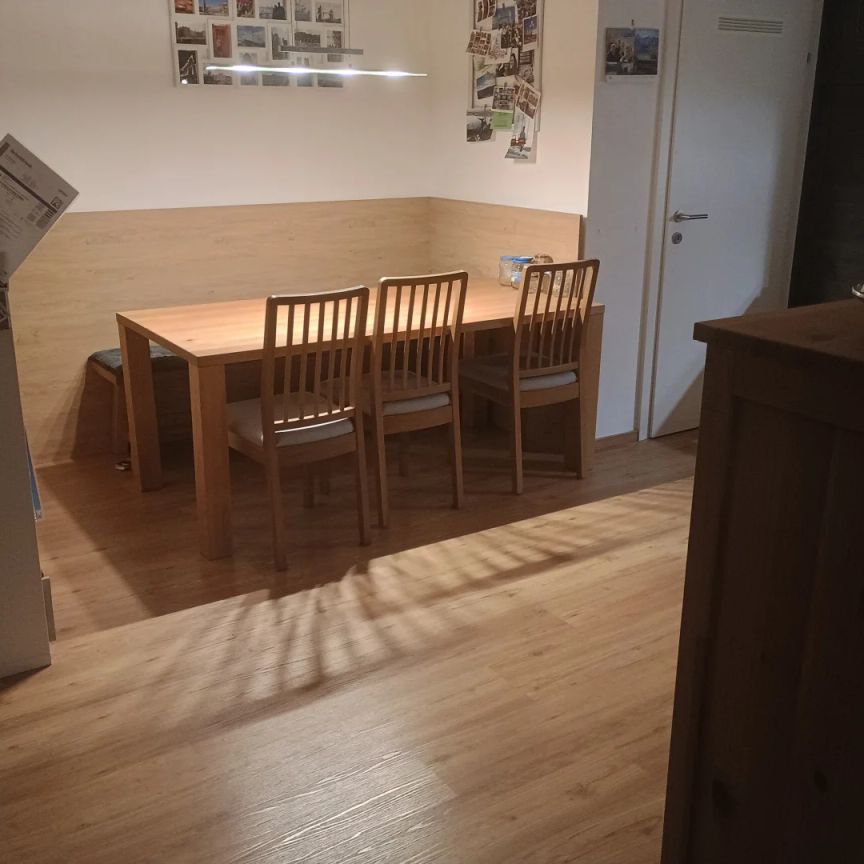 Neuwertige 2-Zimmer-Wohnung mit PKW-Stellplatz im Zentrum von Gurten - Foto 1