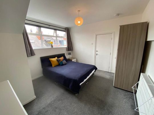 Edinburgh Grove (room 5), Armley, Leeds - Photo 1