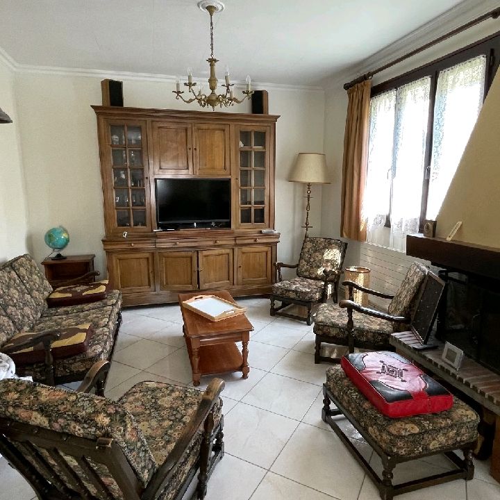 Location Appartement 7 pièces 12m² - Photo 1