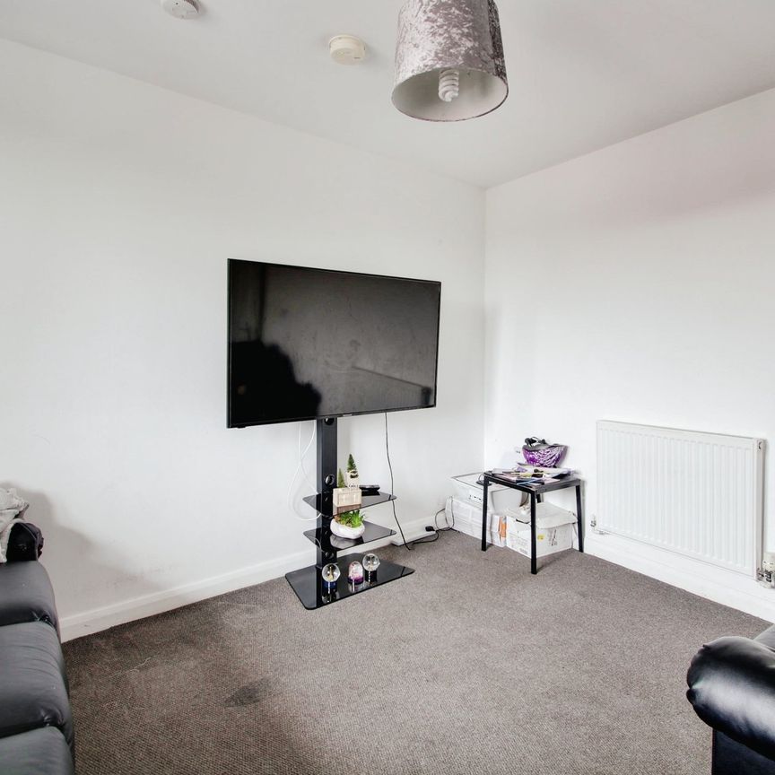 1 bed flat to rent in Meadfield Road, Langley, SL3 - Photo 1