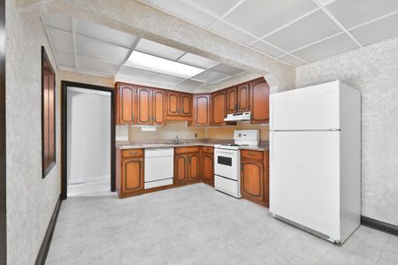 For Lease - 68 Oriole Avenue, Mississauga, Ontario - Photo 3